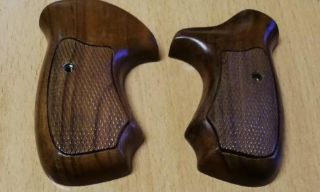       ***ENCONTRADAS***    

Compro cachas de madera tipo combat, en buen estado, para revolver Astra 02