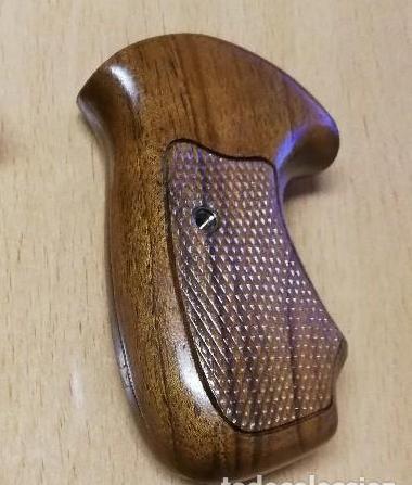       ***ENCONTRADAS***    

Compro cachas de madera tipo combat, en buen estado, para revolver Astra 01