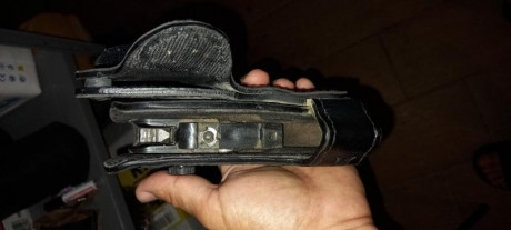 Por limpieza de armero vendo funda clasica para 1911 y dos portacargadores del mismo modelo. Todo en acabado 02