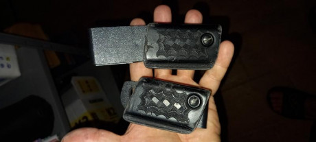 Por limpieza de armero vendo funda clasica para 1911 y dos portacargadores del mismo modelo. Todo en acabado 11