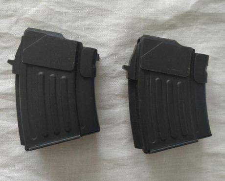 Pongo a la venta dos cargadores que supongo son de AK-47. Entran 5 cartuchos del 7,62 x 39 . Comprados 00