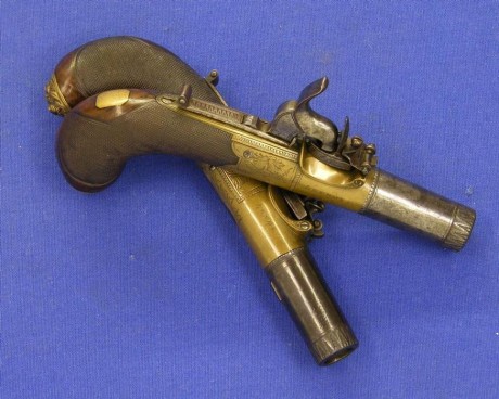 Voy a colocar unas fotos de un arma larga alemana de llave de mecha del siglo XVI. 160