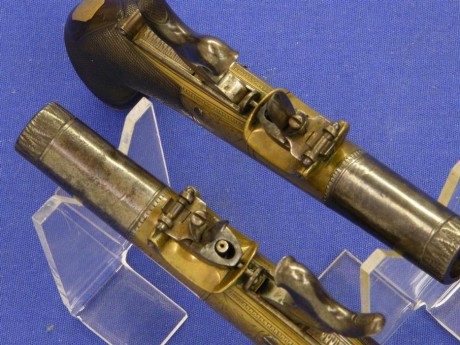 Voy a colocar unas fotos de un arma larga alemana de llave de mecha del siglo XVI. 171