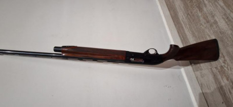 Vendo escopeta repetidora beretta urika. Cañon 66 cm , tiene 5 polichoks y cuñas para poder inclinar la 01