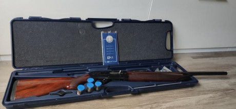 Vendo escopeta repetidora beretta urika. Cañon 66 cm , tiene 5 polichoks y cuñas para poder inclinar la 00