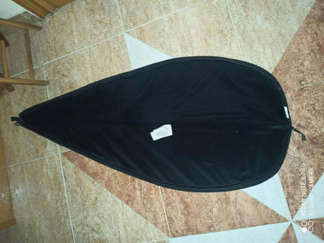 Se vende funda para carabina calibre 22,pcp y similares es para si lleva visor. Funda de serraje, prácticamente 02
