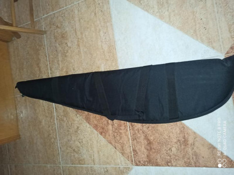 Se vende funda para carabina calibre 22,pcp y similares es para si lleva visor. Funda de serraje, prácticamente 01