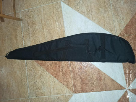 Se vende funda para carabina calibre 22,pcp y similares es para si lleva visor. Funda de serraje, prácticamente 00