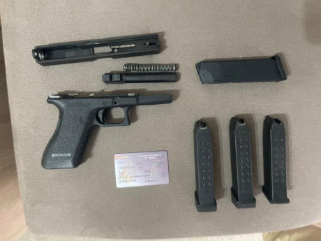 Se vende una glock 17 gen 2 9 mm con 4 cargadores.
Precio 400 euros está en Pontevedra .
Para más información 01