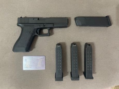 Se vende una glock 17 gen 2 9 mm con 4 cargadores.
Precio 400 euros está en Pontevedra .
Para más información 00