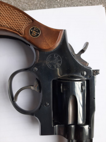 Revolver LLama calibre 22.
Modelo 26, cañon de 6".
Buen estado y precisión.
Guiado con licencia F. 01