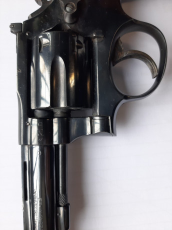 Revolver LLama calibre 22.
Modelo 26, cañon de 6".
Buen estado y precisión.
Guiado con licencia F. 12
