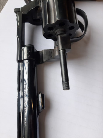 Revolver LLama calibre 22.
Modelo 26, cañon de 6".
Buen estado y precisión.
Guiado con licencia F. 11