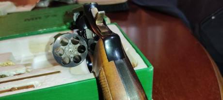 Vendo revolver manurhin MR73 4", guiado en F, esta en lleida, modelo police o combat. Precio 1300, 00