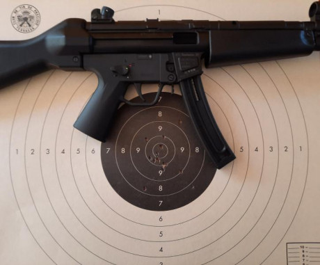 Vendo carabina semiautomática .22 marca GSG réplica de la HK MP5. Apenas estrenada. Con cargador de 10 01