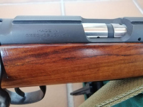 Carabina de cerrojo marca BRNO modelo n°2 calibre 22 lr; longitud de cañón 63 cm y peso 3 kg. 
Su estado 02