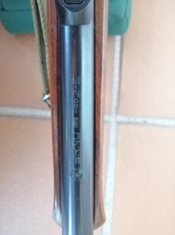 Carabina de cerrojo marca BRNO modelo n°2 calibre 22 lr; longitud de cañón 63 cm y peso 3 kg. 
Su estado 11