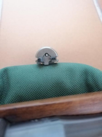 Carabina de cerrojo marca BRNO modelo n°2 calibre 22 lr; longitud de cañón 63 cm y peso 3 kg. 
Su estado 10