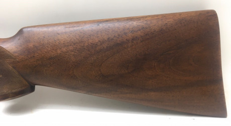 Marca Arrieta, cal 12, culata pistolet, delantera cola castor, cañones 68 cm de 4× el derecho  y 2 × el 12