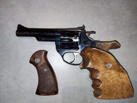Vendo revolver ASTRA Mod. NC-6, cañón 4,5 " en muy buen estado mecánico pero debido al uso el pavón 02