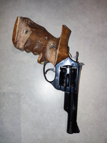 Vendo revolver ASTRA Mod. NC-6, cañón 4,5 " en muy buen estado mecánico pero debido al uso el pavón 01