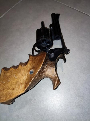 Vendo revolver ASTRA Mod. NC-6, cañón 4,5 " en muy buen estado mecánico pero debido al uso el pavón 00