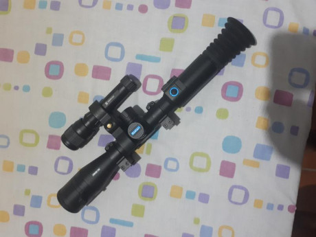 Se vende visor diurno-nocturno con linterna hikmicro  nuevo como de estreno no se a llegado a tirar con 00