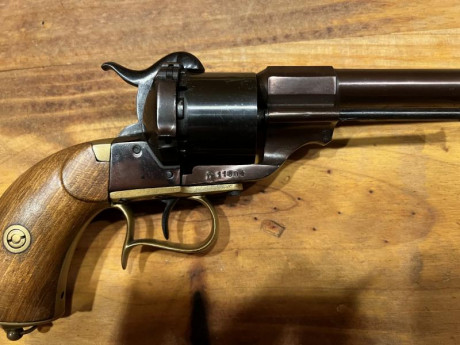 Se vende revólver Lefaucheux original fabricado en Paris en el taller de Eugène Lefaucheux en 1859; no 12