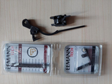 Vendo viela retenida de corredera,bloque completo del fiador y martillo completo  con muelle 130 € portes 00