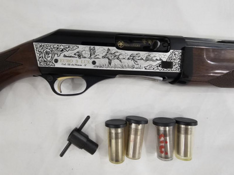 Vendo fabarm euro 3 lux, calibre 12 y cañon de 76.
 Lleva sus choques y llave para cambiarlos. 
Tiene 01