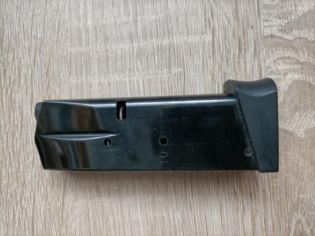Se vende cargador para pistola Taurus PT 111 Millenium en 9 pb, con extensión para meñique. En excelente 00