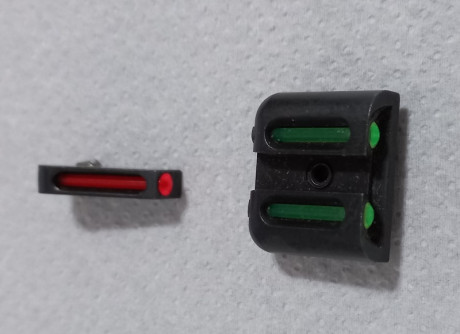     ***Vendidas, gracias a todos por el interés***  

Vendo conjunto de miras de fibra optica, de la marca 01