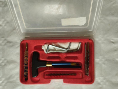 Hola, debido al cese de la actividad deportiva pongo a la venta éstos accesorios:
Kit limpieza 9 mm .........................5€
Kit 01