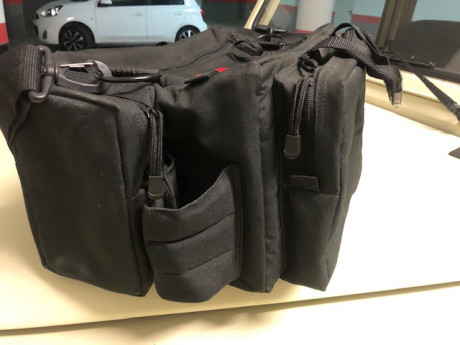 Vendo esta conocida bolsa de tiro, ideal para recorridos y tiro de precisión. Incluye bolsa interior para 02