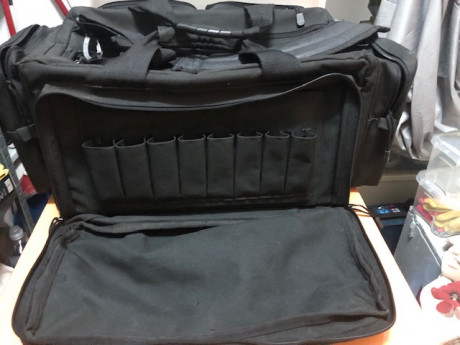 Vendo esta conocida bolsa de tiro, ideal para recorridos y tiro de precisión. Incluye bolsa interior para 01