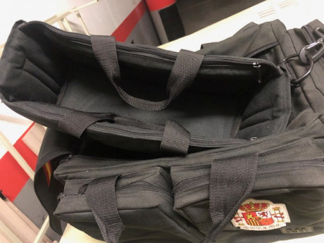 Vendo esta conocida bolsa de tiro, ideal para recorridos y tiro de precisión. Incluye bolsa interior para 11