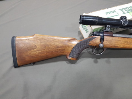 Vendo rifle Sako de cerrojo cal. 300wm con bases/monturas Shuler y visor por 700€. Lo vendo por tener 11