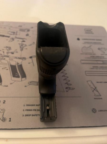 Por fin de actividad se vende Glock 17 Gen 3 . El arma se ha usado en IPSC.
Soy el segundo dueño.
Desconector 01