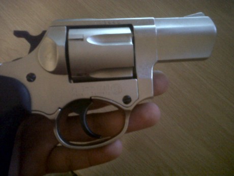 Hace años (en el 99 creo) me compré una Walther PPK detonadora, con los marcajes Walther. En el 2004 se 122