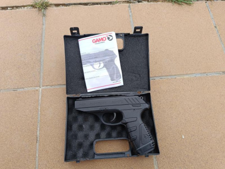 Se vende pistola GAMO P-25 Blowback, funciona con CO2. Funciona perfectamente y está bien a nivel estético. 02