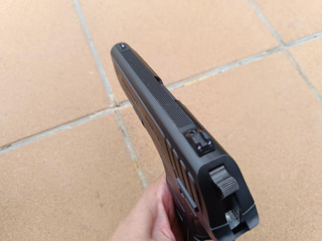 Se vende pistola GAMO P-25 Blowback, funciona con CO2. Funciona perfectamente y está bien a nivel estético. 00