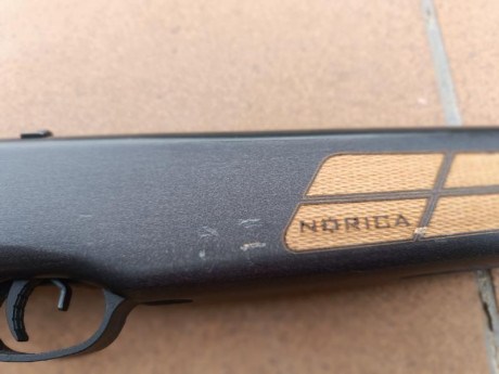 Se vende carabina Norica modelo Black Eagle en calibre 4,5. Funciona perfectamente, actualmente está sacando 31
