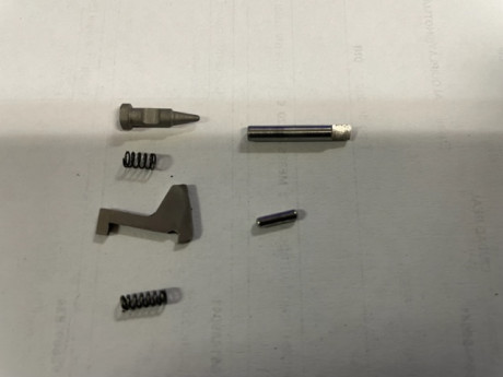 Dispongo estos repuestos para una MG-4 (calibre 32), se encuentran en Ciudad Real para su recogida en 00
