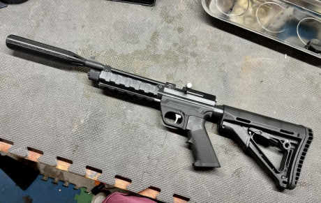 Hola buenas, busco culata y pistolete de réplica de M4 lo más parecido posible a las fotos (pistolete 00