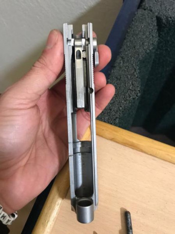 Hola.  Vendo este arma, armazón de aleación, cargador de 12 disparos. Está en Licencia "F" y 11