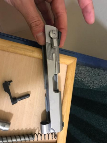 Hola.  Vendo este arma, armazón de aleación, cargador de 12 disparos. Está en Licencia "F" y 10