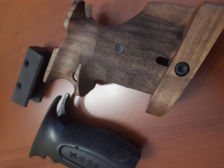 Vendo cacha zurdo madera talla s nueva para Hammerli esse y contrapeso 160gr.
120e
50e
Portes a cargo 00