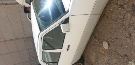 Vendo mercedes 300D automatico  año 89 para restaurar,anda perfectamente y arranca al toque de llave,le 02