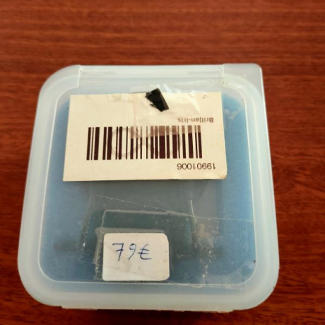 Diopter de diafragma con pinza para usar  con gafas super puesto, me costó 79 y está nuevo.

José Luis 00