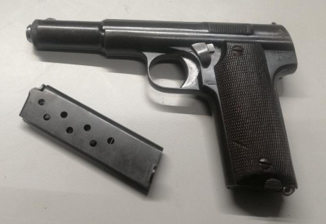 Una de las pistolas Astra más buscada, la modelo 600/43 calibre 9 parabellum, 8 cartuchos de capacidad. 01